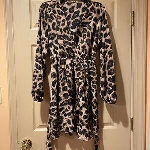 Leopard Print V-Neck‎ Wrap Style Dress w/Tie Waist and Ruffle Detail, Size Large